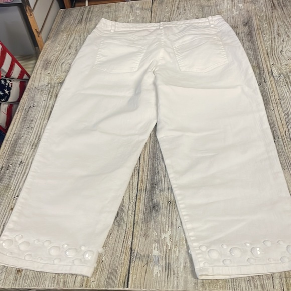 Ruby Rd white cropped jeans, size 10 - Picture 6 of 6